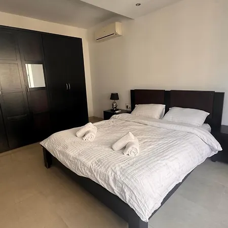 Rosewood Port View -