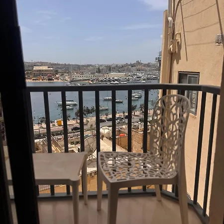Rosewood Port View -